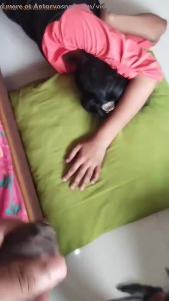 सोयी हुई बहन का फिगर देख के भाई ने लंड हिलाया