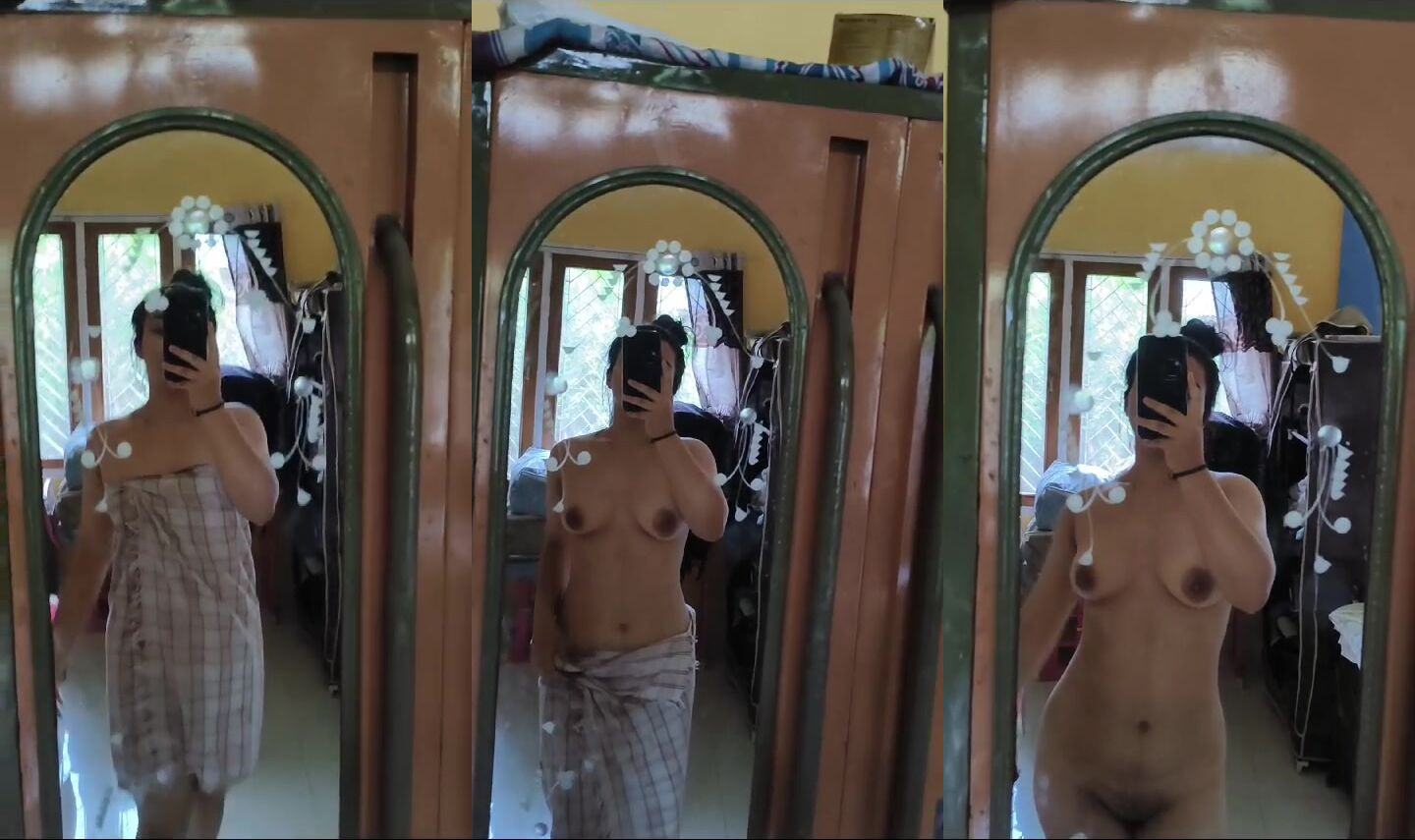 Erotic selfie of a hot Indian Aunty getting naked