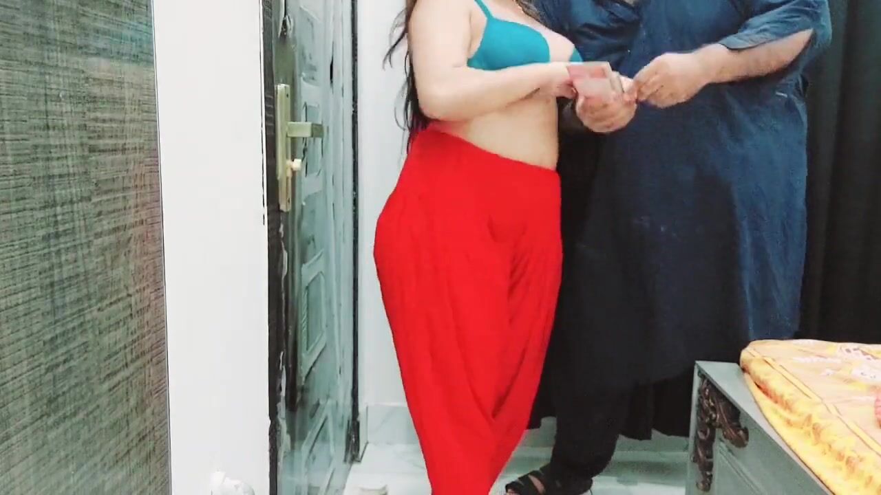Punjabi Babe’s nude dance at a Pakistani farmhouse