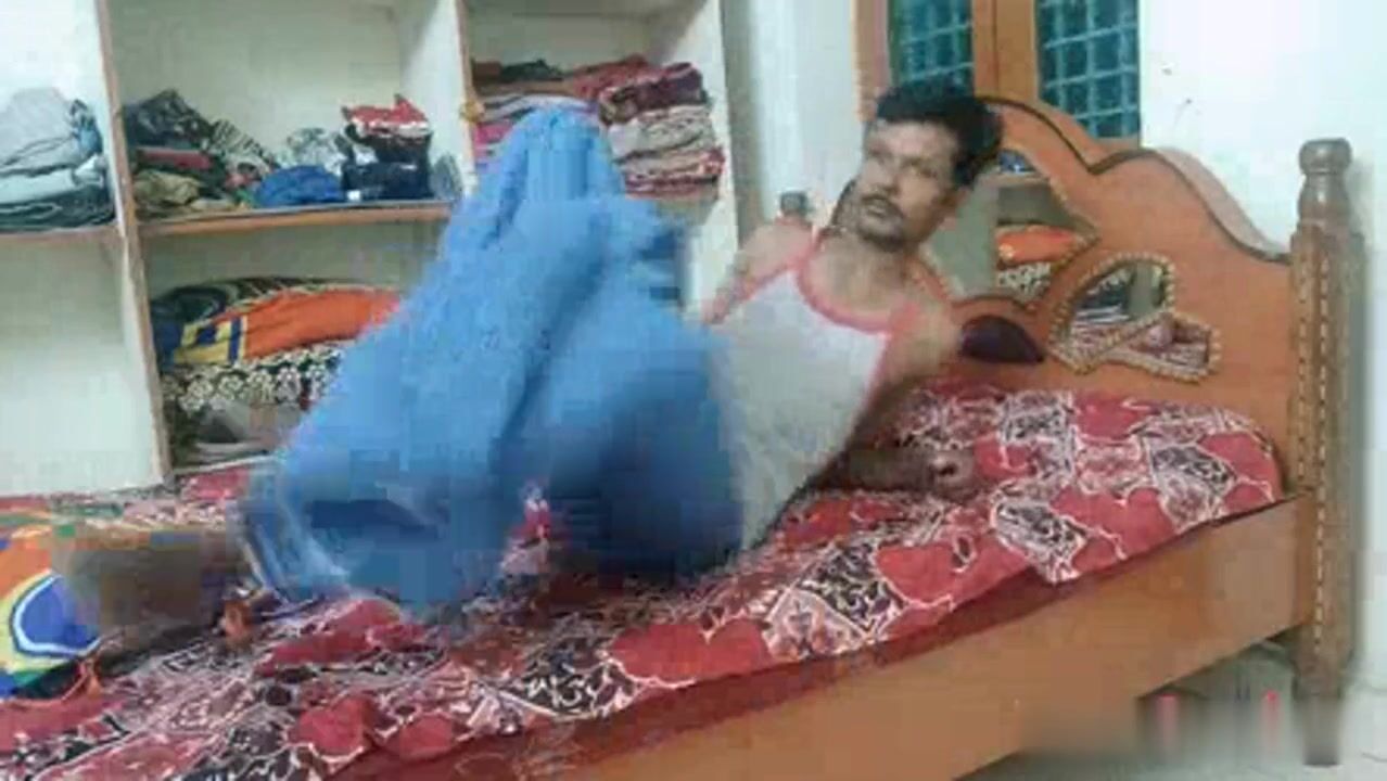 Hot MMS clip of Hot Telugu Aunty seducing & fucking hubby