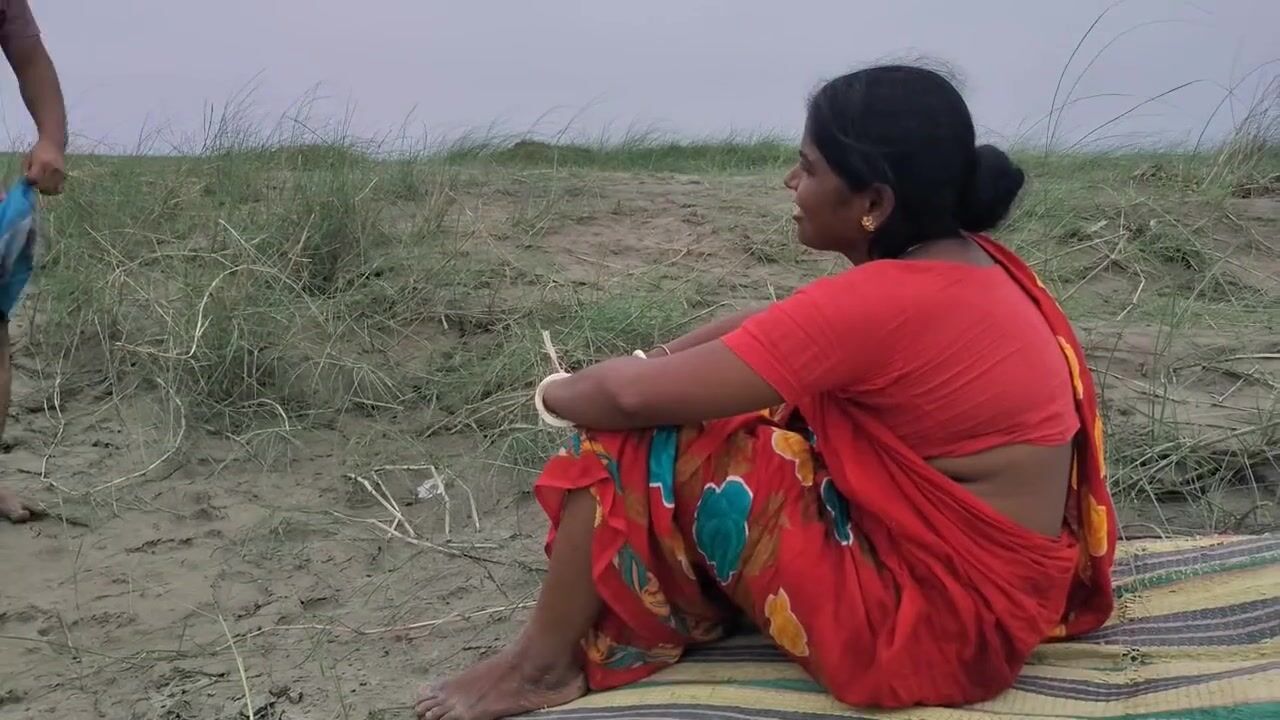 XXX MMS clip of raw uncut sex of a desi couple in the open