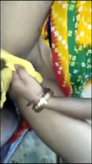Bhojpuri Bhabhi ki cowgirl position mein chudai ka MMS video