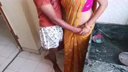Desi XXX mein Naukrani ke sath sex ka Hindi Blue Film