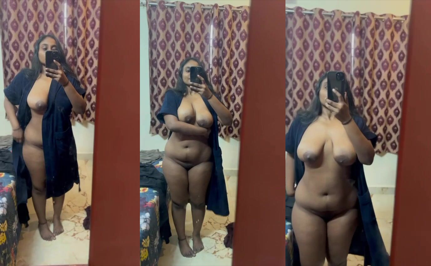 Dusky Mallu Aunty’s selfie getting naked for the camera
