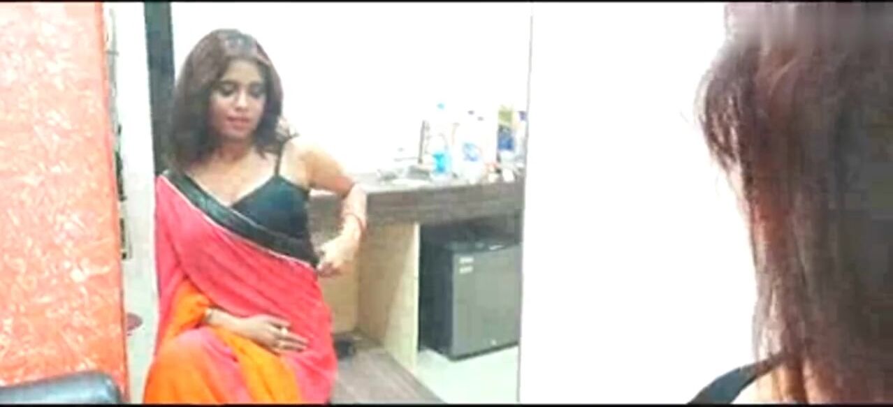 Hot sex video of a cheating Bhabhi fucked by her lover