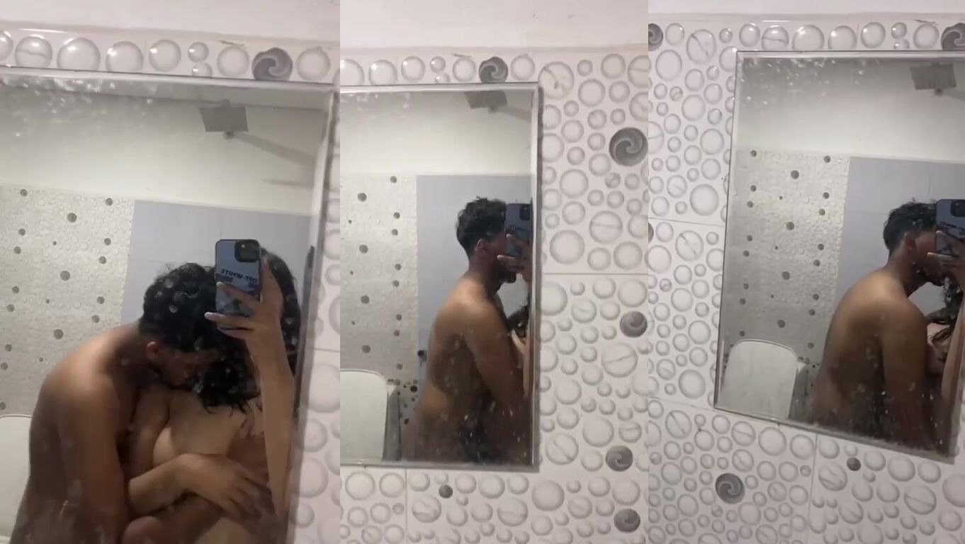 Indian chick records a selfie of romantic sex with her bf