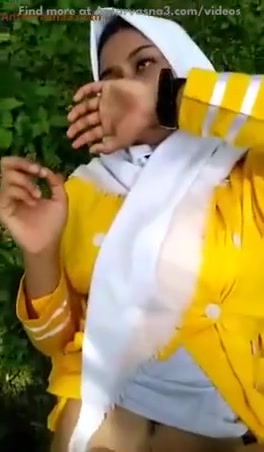 हिजाबी लड़की को कोलेज के बाद झाड़ियो में चोदा