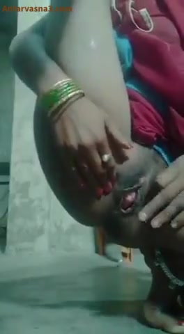 बिहारन भाभी ने अपनी झांट वाली गुलाबी बुर दिखाई
