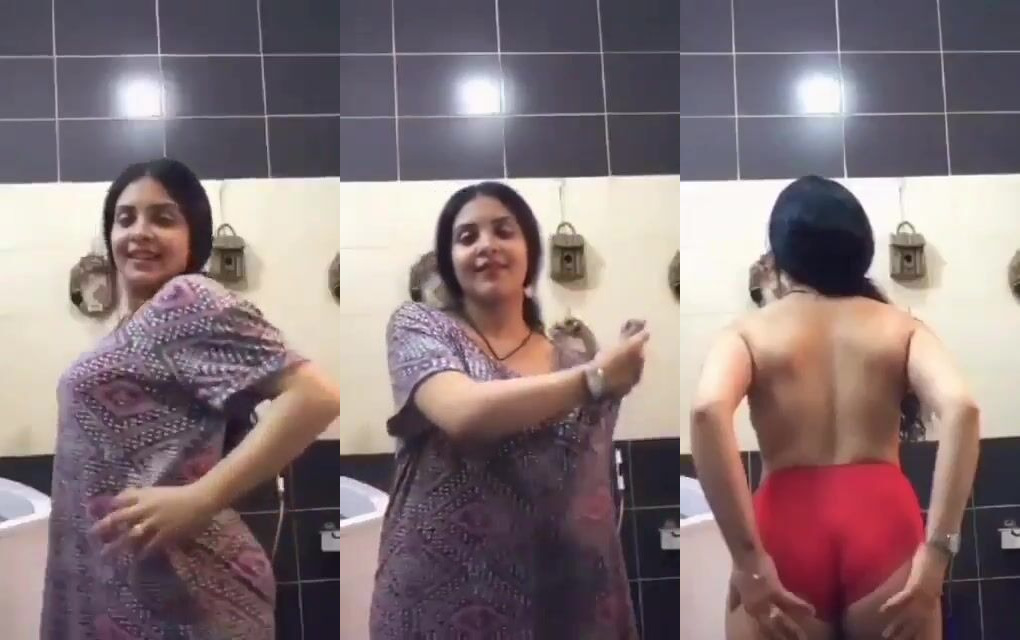 दोस्त की कामुक माँ ने चूत दिखाई वीडियो कॉल में